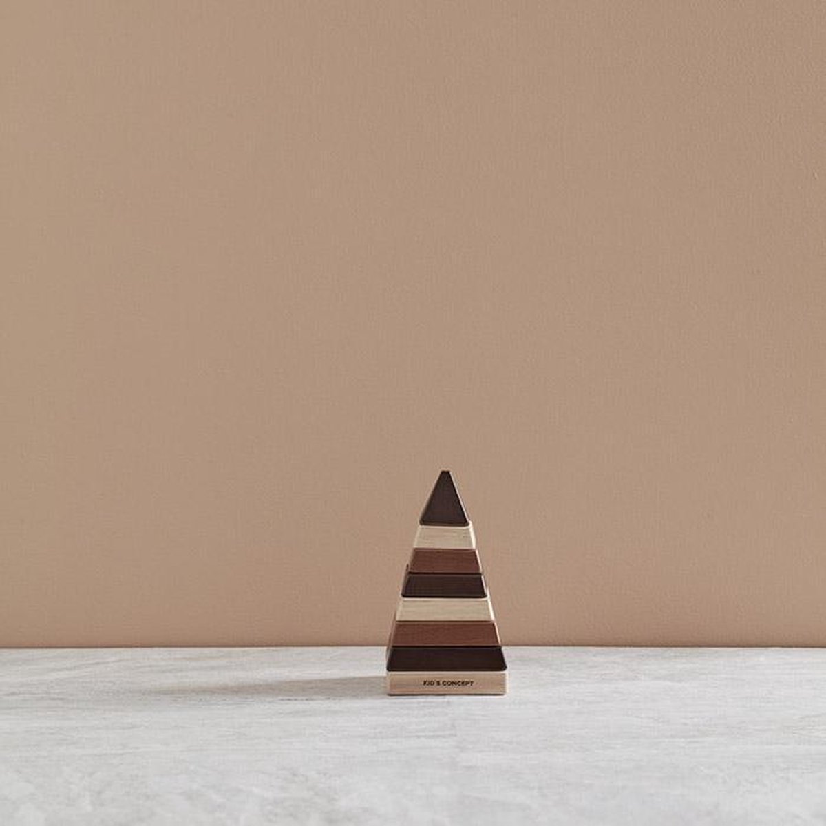 Kid&apos;s Concept stapeltoren Piramide 18,5 cm hout 8 delig - Bruin