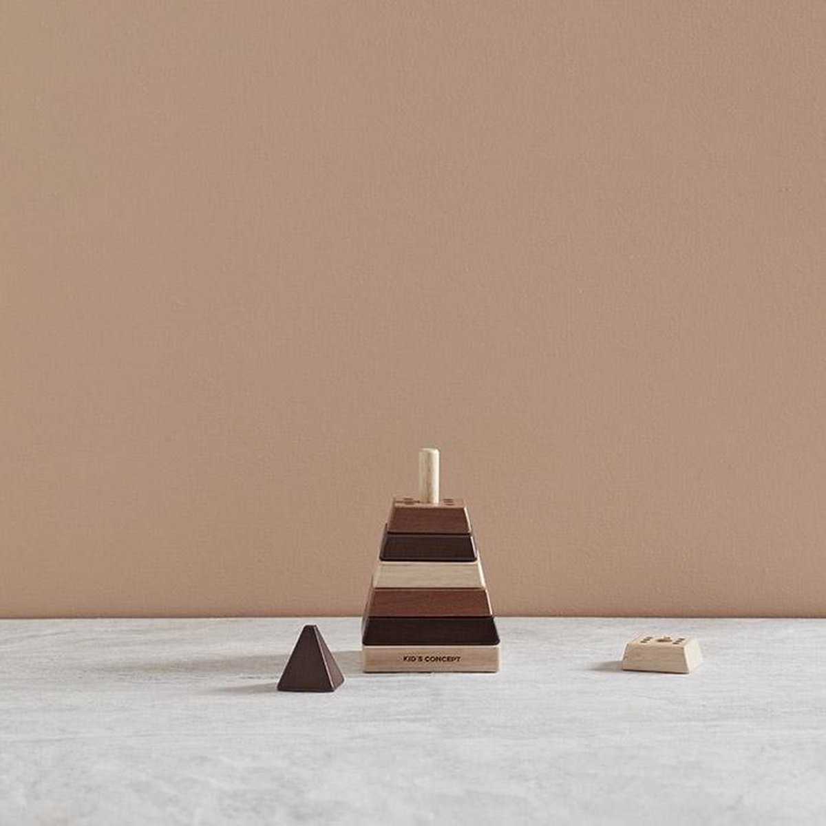 Kid&apos;s Concept stapeltoren Piramide 18,5 cm hout 8 delig - Bruin