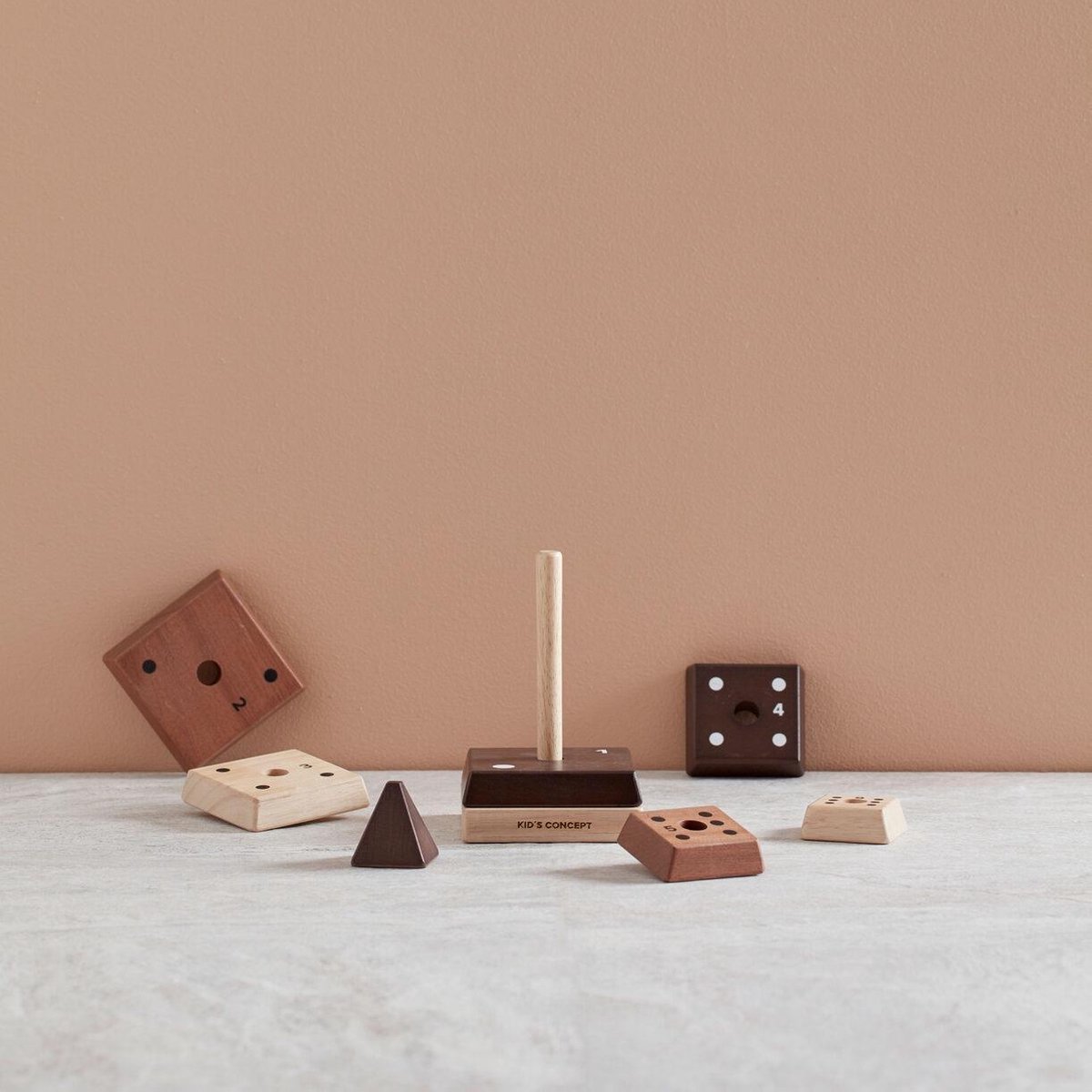 Kid&apos;s Concept stapeltoren Piramide 18,5 cm hout 8 delig - Bruin