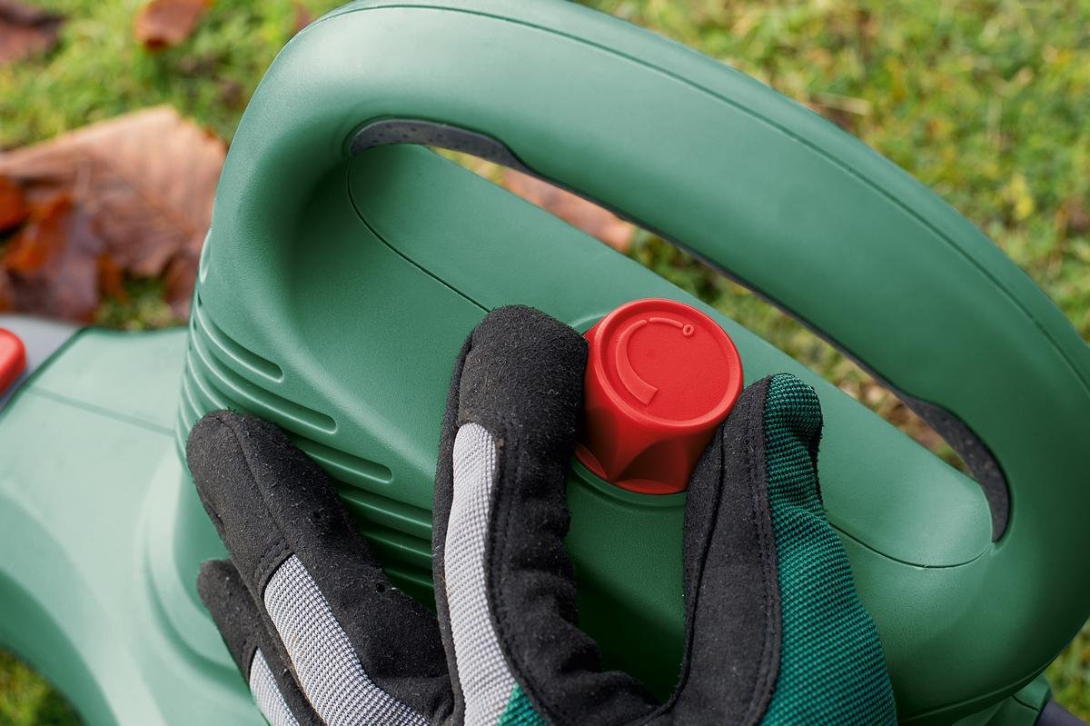 Bosch UniversalGardenTidy 3000