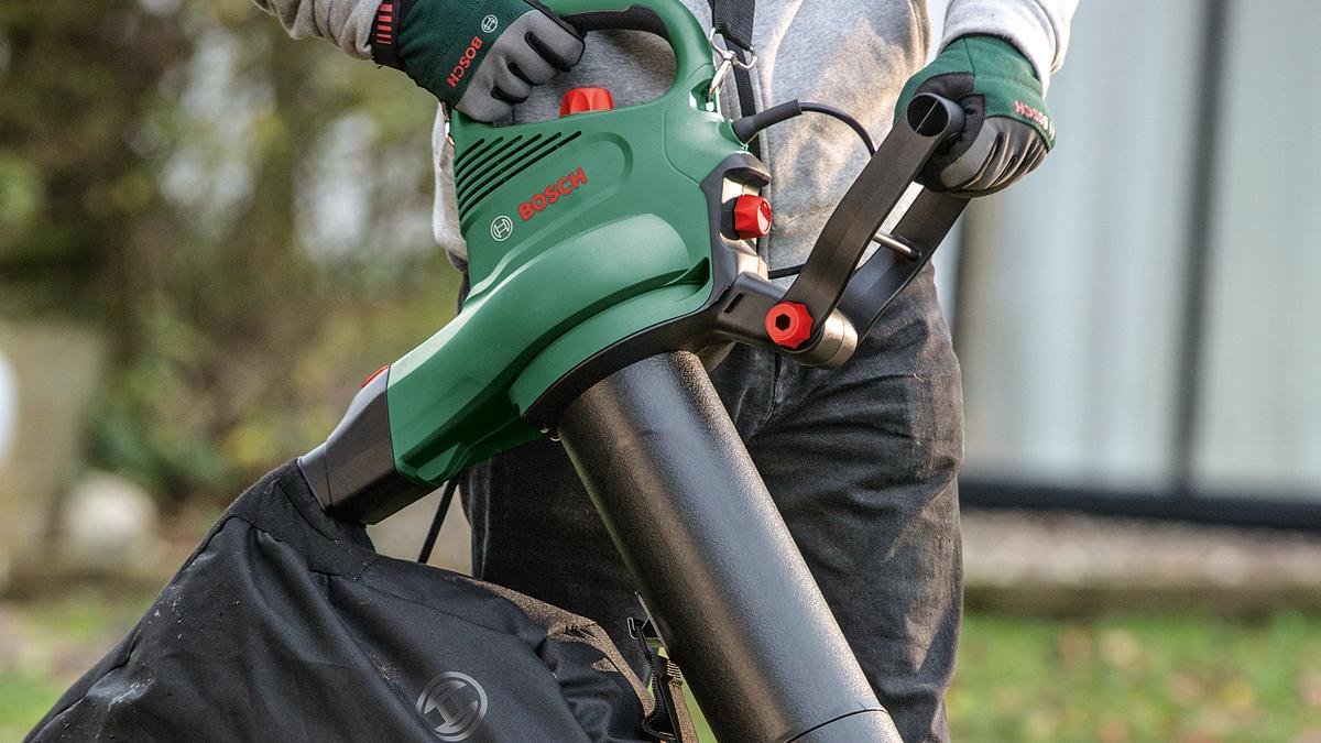 Bosch UniversalGardenTidy 3000