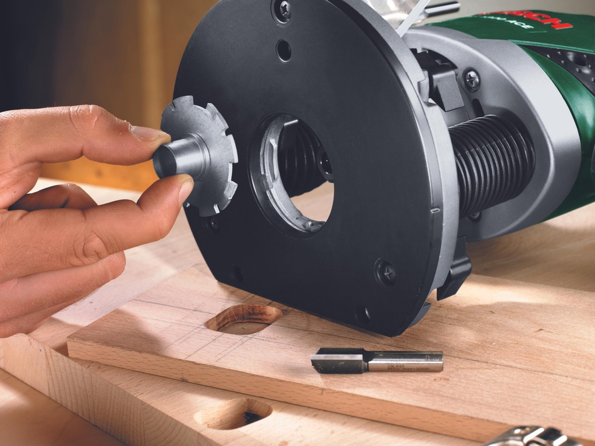 Bosch POF1400ACE + 6-delige frezenset