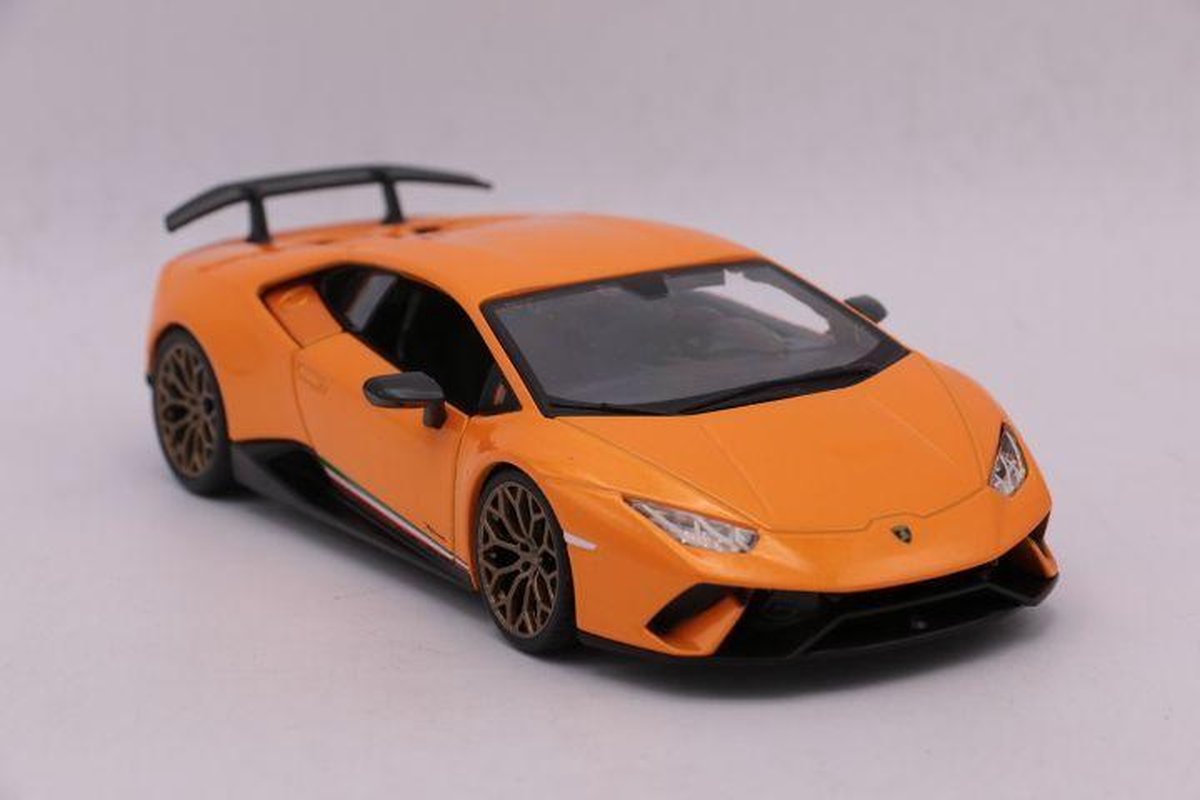 Bburago schaalmodel Lamborghini Huracan 1:24 - Oranje