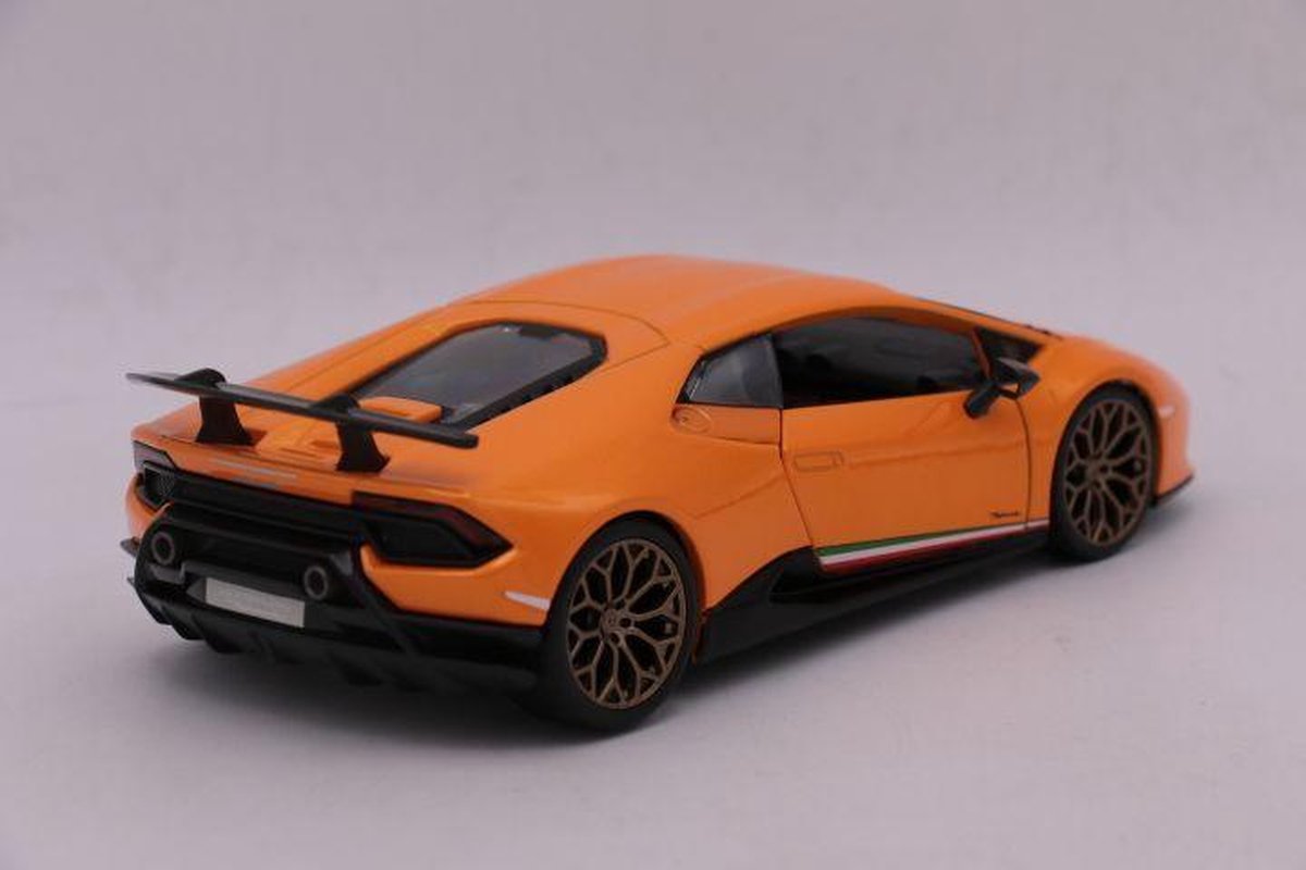 Bburago schaalmodel Lamborghini Huracan 1:24 - Oranje