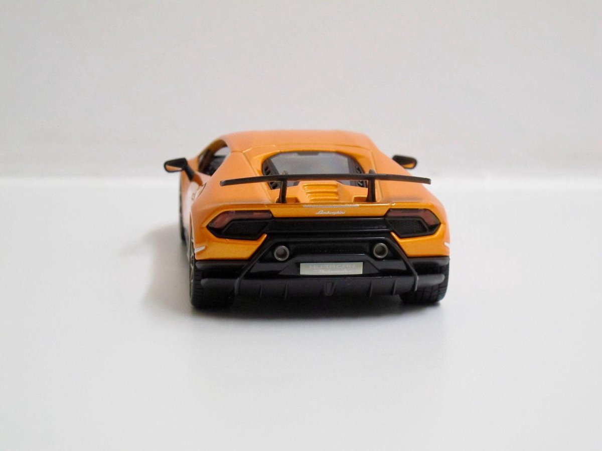 Bburago schaalmodel Lamborghini Huracan 1:24 - Oranje