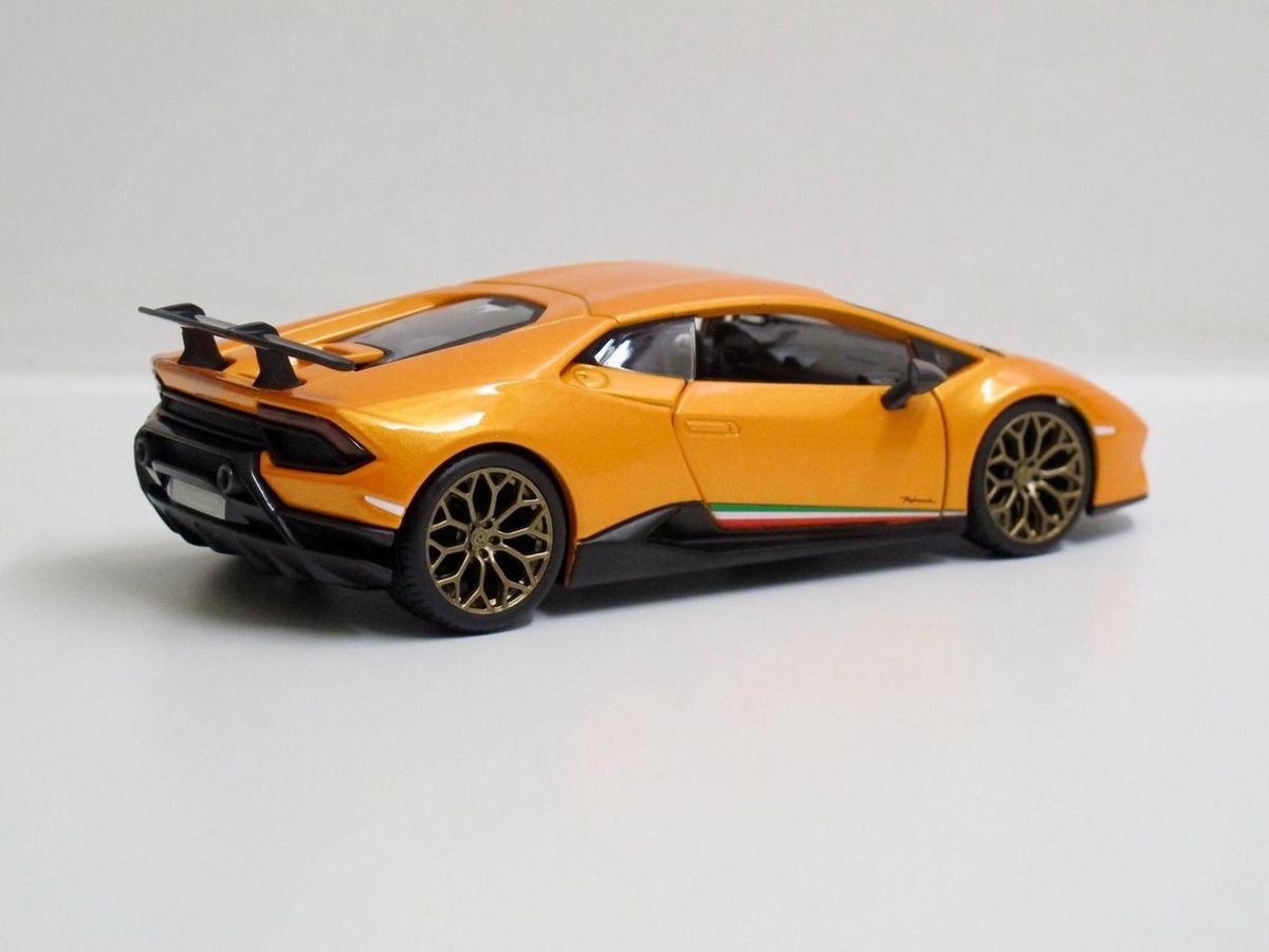 Bburago schaalmodel Lamborghini Huracan 1:24 - Oranje