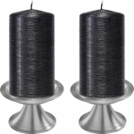 Enlightening Candles Set Van 2xe Cilinderkaarsen/stompkaarsen 7 X 13 Cm Met 2x Zilveren Metalen Kaarsenhouders - Zwart