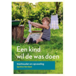 Een kind wil de was doen