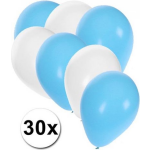 30x ballonnen lichtblauw en wit - 27 cm - witte / lichtblauwe versiering