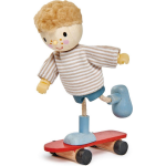 Tender Leaf Toys poppenhuispop jongen op skateboard hout 9x3,5x10 cm - Blauw